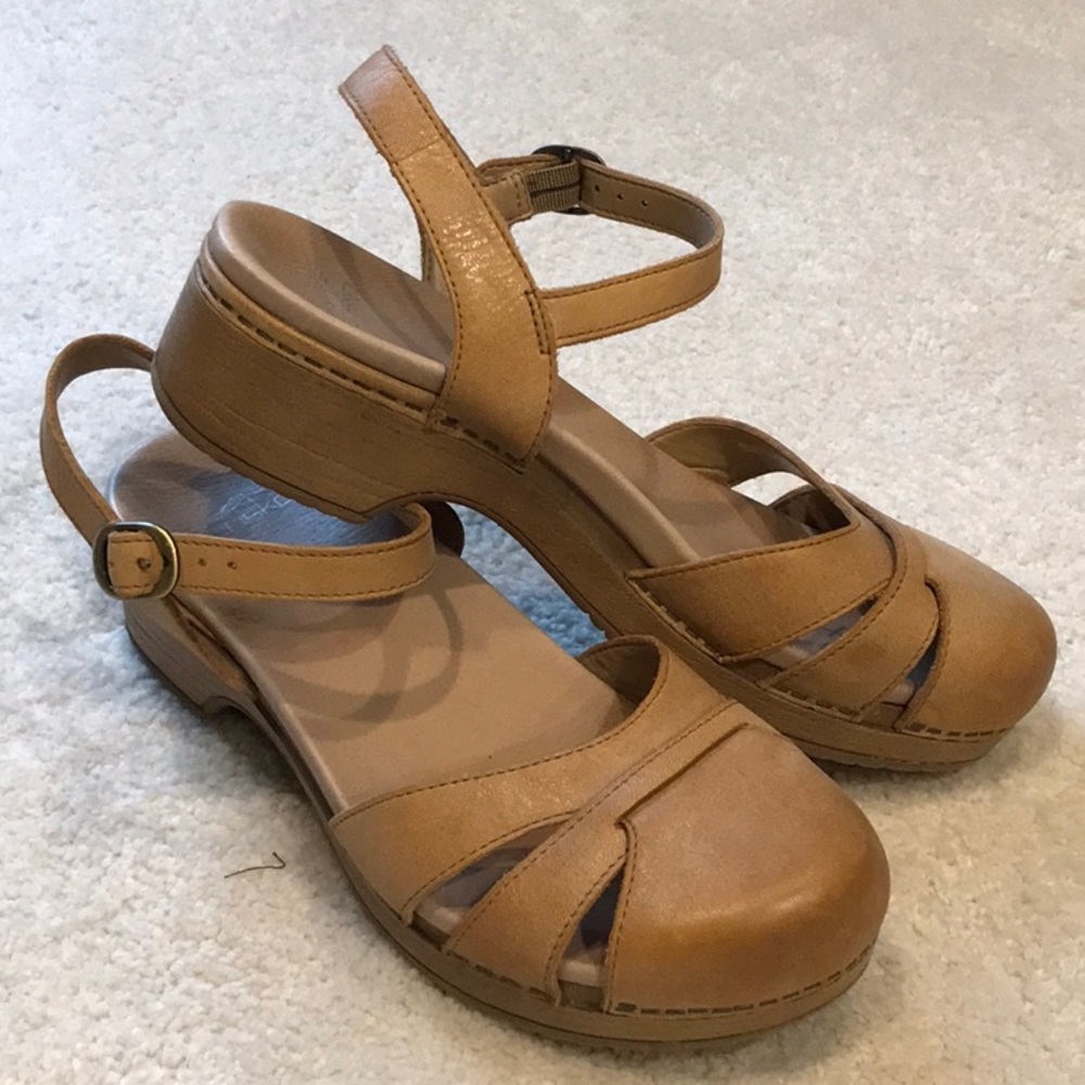 Dansko size 39 tan sandal clog, new without box, never worn.